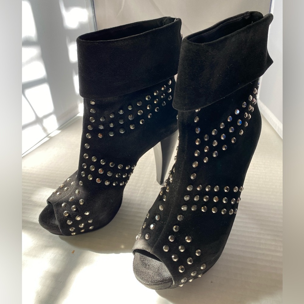 Pour La Victoire Panthea black suede studded peep toe platform bootie 8 1/2